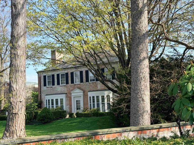 481 Kercheval Avenue, Grosse Pointe Farms, MI 48236