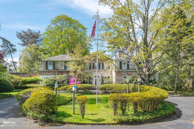 481 Kercheval Avenue, Grosse Pointe Farms, MI 48236