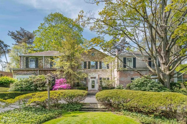481 Kercheval Avenue, Grosse Pointe Farms, MI 48236