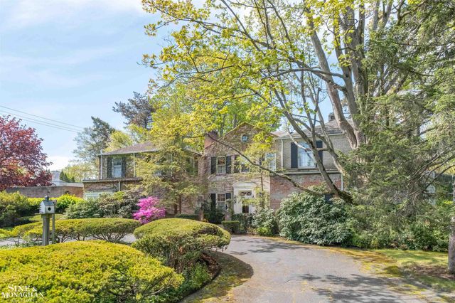 481 Kercheval Avenue, Grosse Pointe Farms, MI 48236