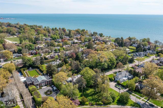 481 Kercheval Avenue, Grosse Pointe Farms, MI 48236