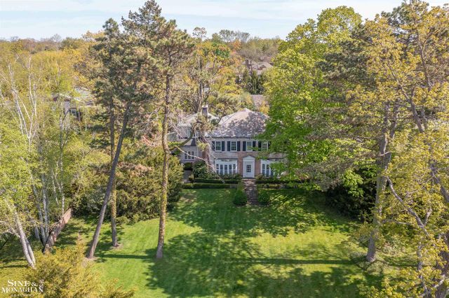 481 Kercheval Avenue, Grosse Pointe Farms, MI 48236