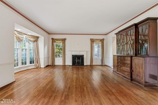 481 Kercheval Avenue, Grosse Pointe Farms, MI 48236