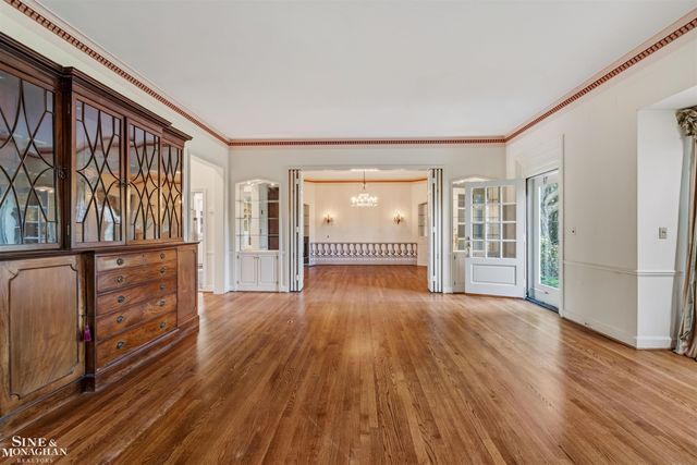 481 Kercheval Avenue, Grosse Pointe Farms, MI 48236