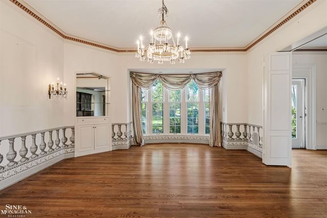 481 Kercheval Avenue, Grosse Pointe Farms, MI 48236
