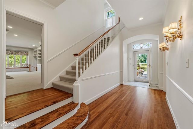 481 Kercheval Avenue, Grosse Pointe Farms, MI 48236