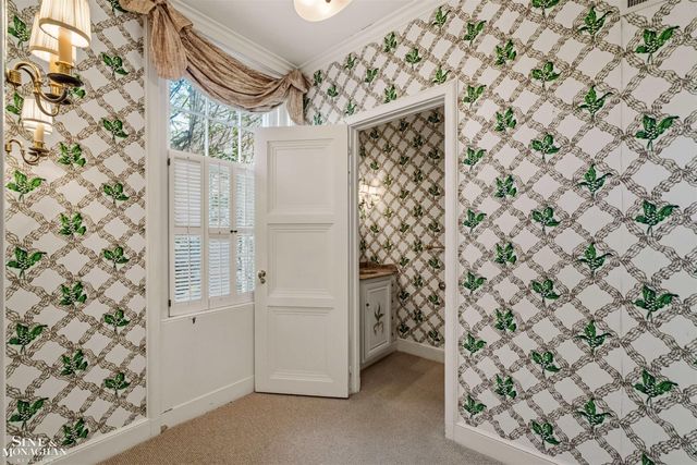 481 Kercheval Avenue, Grosse Pointe Farms, MI 48236