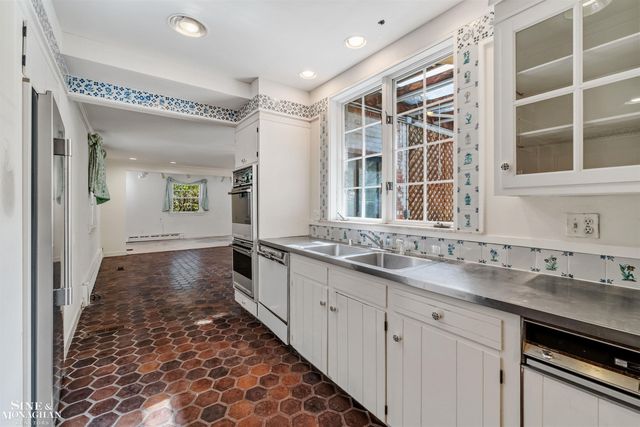 481 Kercheval Avenue, Grosse Pointe Farms, MI 48236