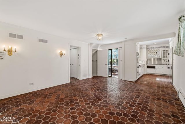 481 Kercheval Avenue, Grosse Pointe Farms, MI 48236