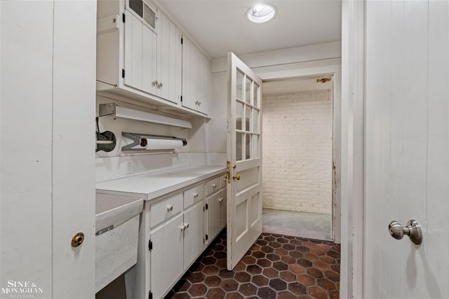 481 Kercheval Avenue, Grosse Pointe Farms, MI 48236