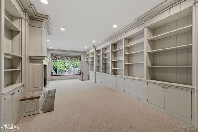 481 Kercheval Avenue, Grosse Pointe Farms, MI 48236
