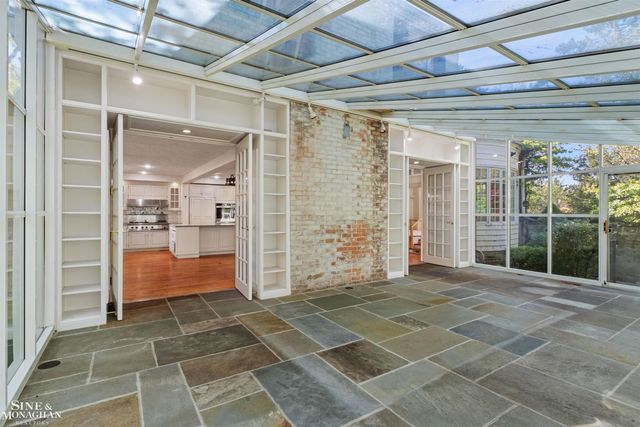 481 Kercheval Avenue, Grosse Pointe Farms, MI 48236