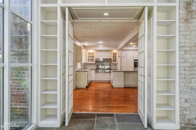 481 Kercheval Avenue, Grosse Pointe Farms, MI 48236