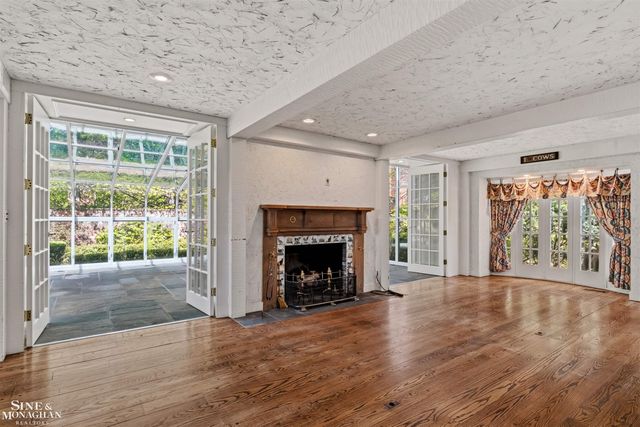 481 Kercheval Avenue, Grosse Pointe Farms, MI 48236