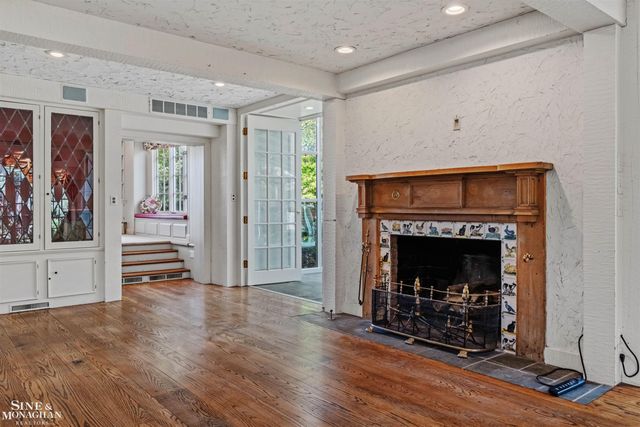 481 Kercheval Avenue, Grosse Pointe Farms, MI 48236