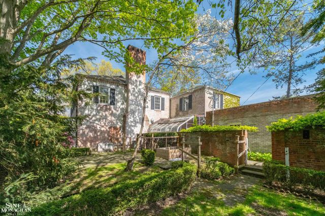 481 Kercheval Avenue, Grosse Pointe Farms, MI 48236