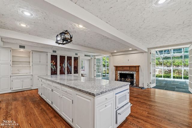 481 Kercheval Avenue, Grosse Pointe Farms, MI 48236