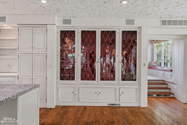 481 Kercheval Avenue, Grosse Pointe Farms, MI 48236