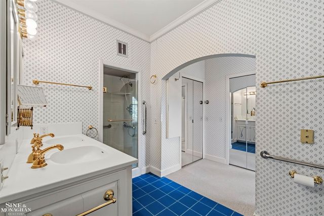 481 Kercheval Avenue, Grosse Pointe Farms, MI 48236
