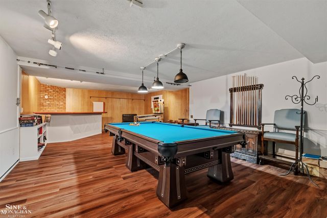 481 Kercheval Avenue, Grosse Pointe Farms, MI 48236