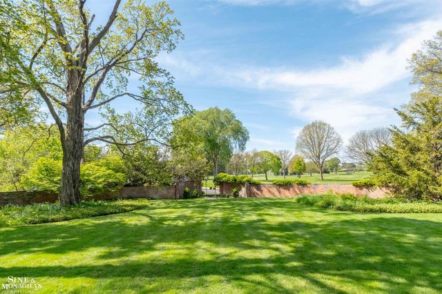 481 Kercheval Avenue, Grosse Pointe Farms, MI 48236