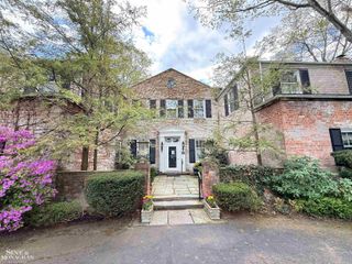 481 Kercheval Avenue, Grosse Pointe Farms, MI 48236