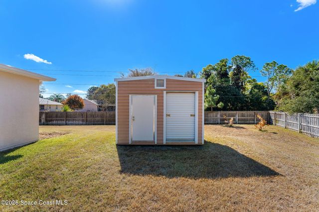 100 Echo Court SE, Palm Bay, FL 32909