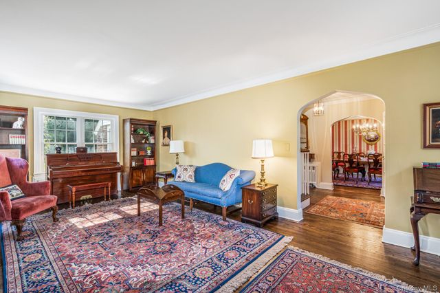 38 Prospect Avenue, Garden City, NY 11530