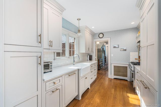 38 Prospect Avenue, Garden City, NY 11530