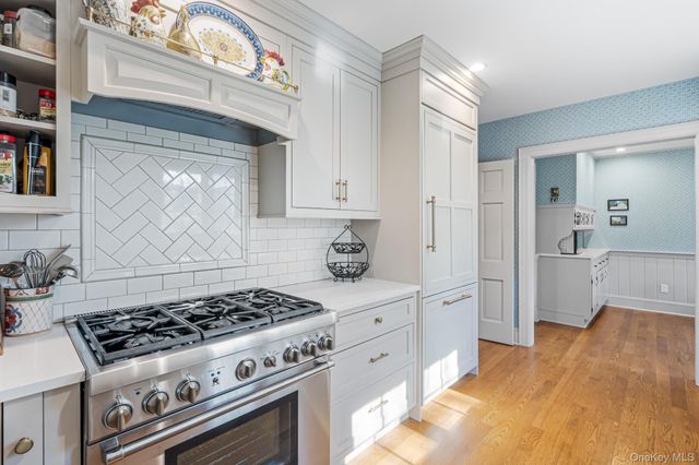 38 Prospect Avenue, Garden City, NY 11530