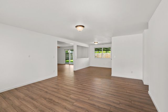 2711 Elliott Avenue, Medford, OR 97501