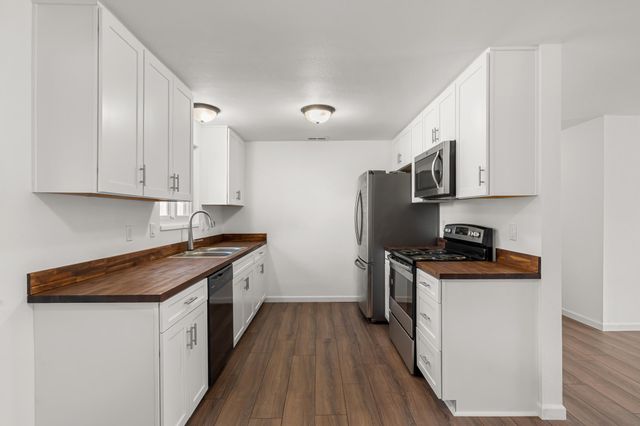 2711 Elliott Avenue, Medford, OR 97501