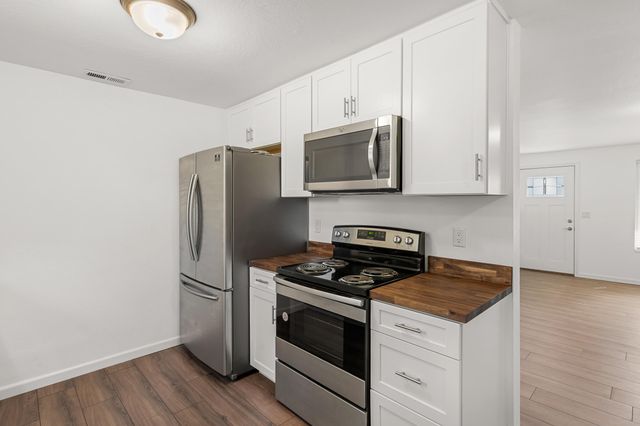 2711 Elliott Avenue, Medford, OR 97501