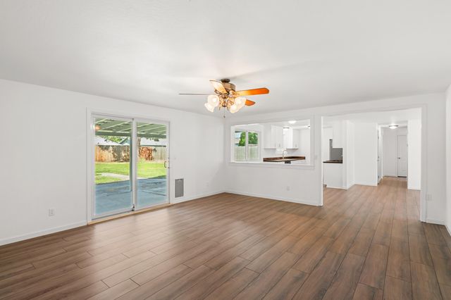 2711 Elliott Avenue, Medford, OR 97501