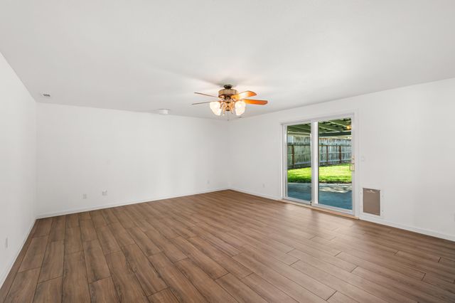 2711 Elliott Avenue, Medford, OR 97501