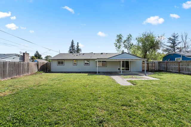 2711 Elliott Avenue, Medford, OR 97501