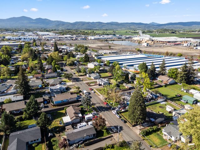 2711 Elliott Avenue, Medford, OR 97501