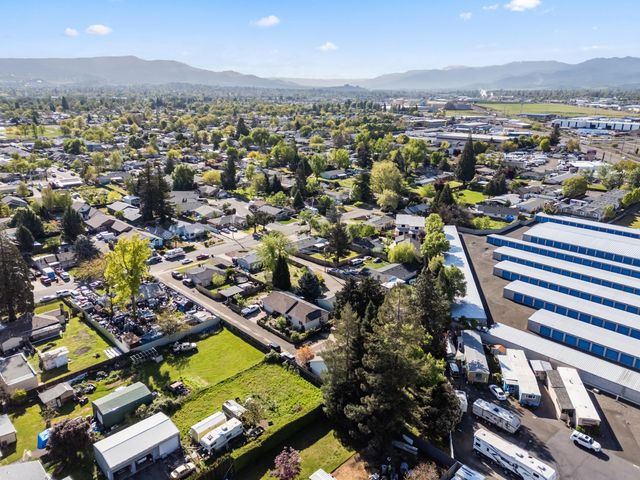 2711 Elliott Avenue, Medford, OR 97501