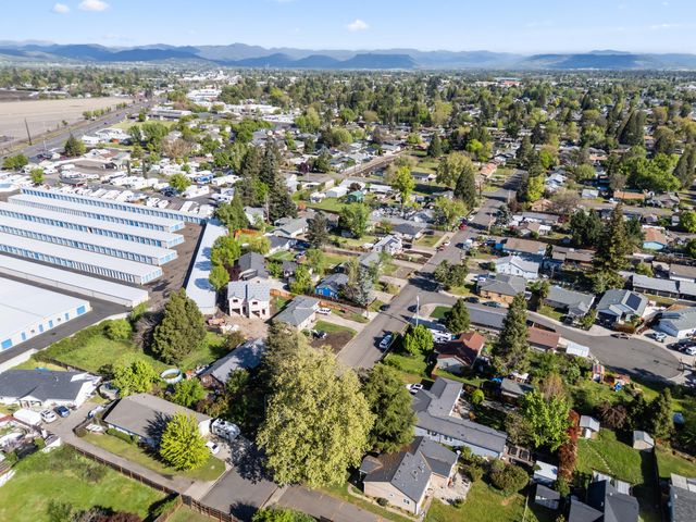 2711 Elliott Avenue, Medford, OR 97501