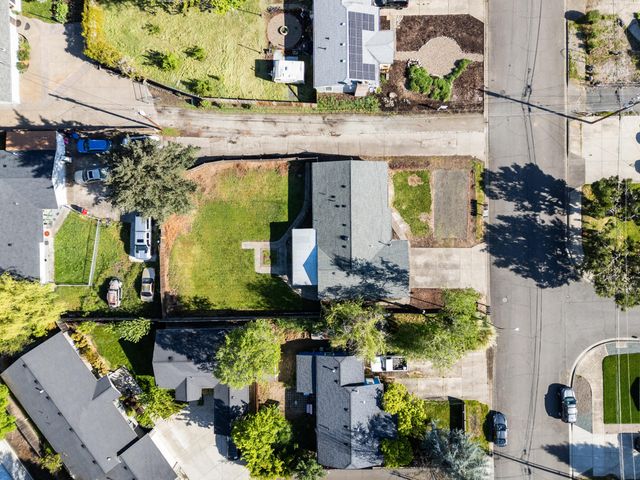 2711 Elliott Avenue, Medford, OR 97501