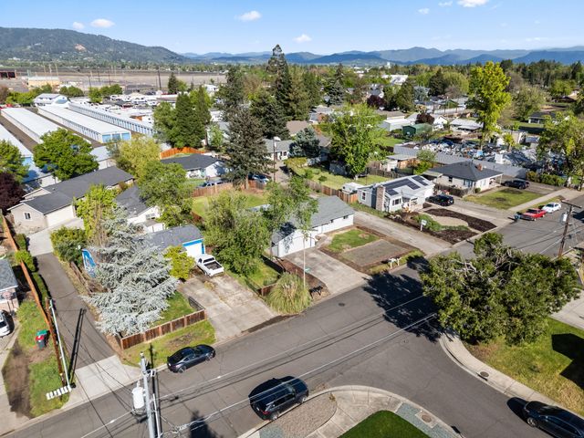 2711 Elliott Avenue, Medford, OR 97501