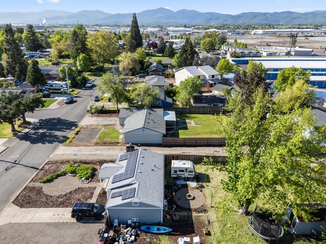 2711 Elliott Avenue, Medford, OR 97501