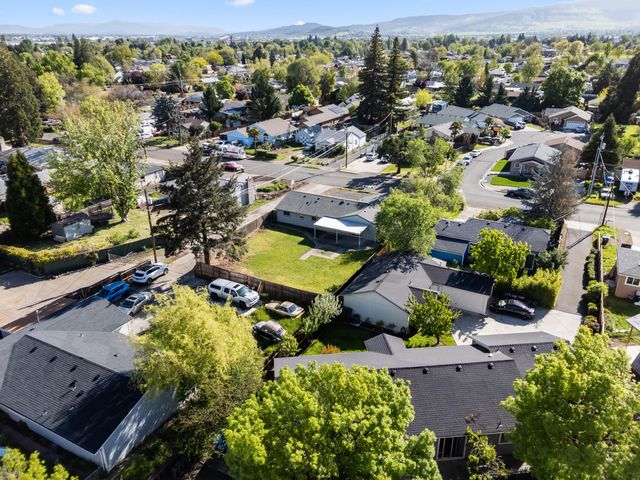 2711 Elliott Avenue, Medford, OR 97501