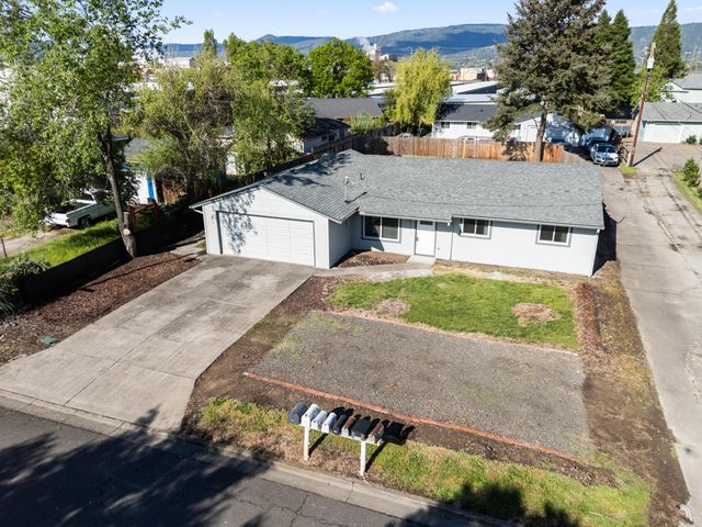 2711 Elliott Avenue, Medford, OR 97501