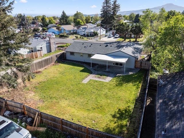 2711 Elliott Avenue, Medford, OR 97501