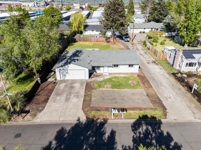 2711 Elliott Avenue, Medford, OR 97501