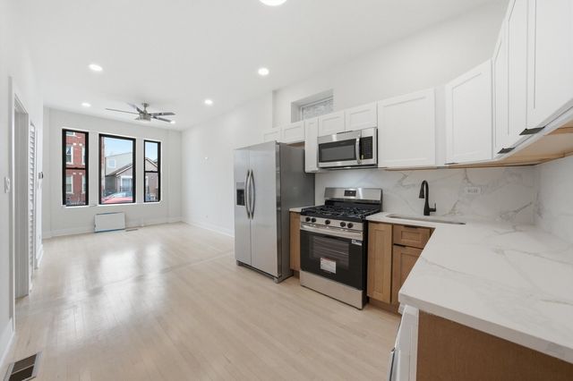 2145 W 18th Place 1F, Chicago, IL 60608