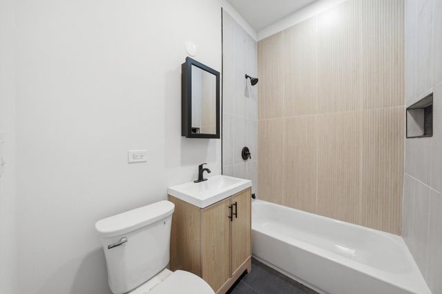 2145 W 18th Place 1F, Chicago, IL 60608