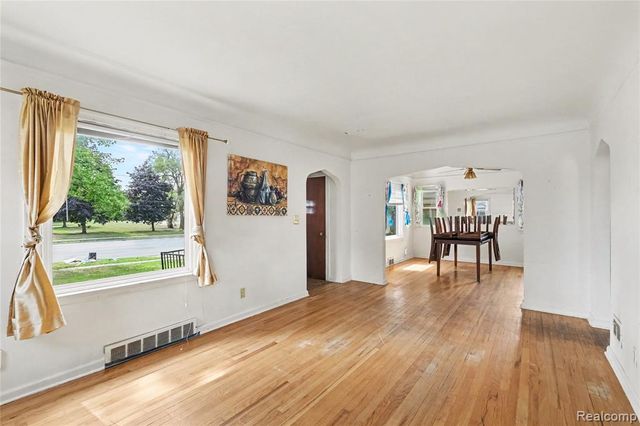 1129 E Bristol Road, Burton, MI 48529