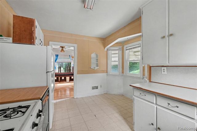 1129 E Bristol Road, Burton, MI 48529